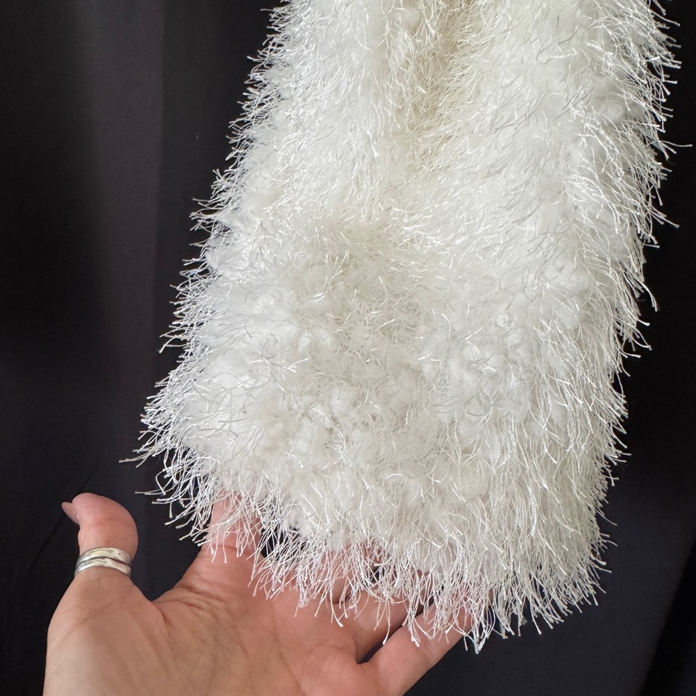 White fluffy cropped jacket / LG - Picture 3 of 4